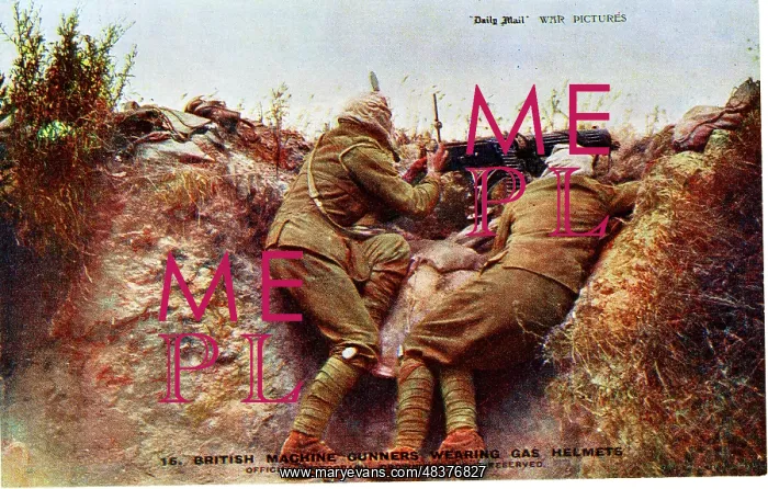 : British machine gunners in gas helmets, WW1 : British machine gunners in gas helmets, WW1