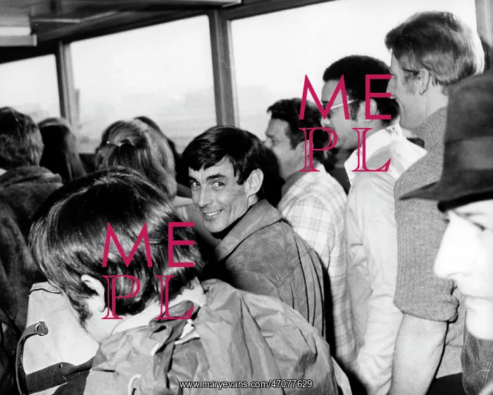 : British Mercenaries leave for Angola : British Mercenaries leave for Angola