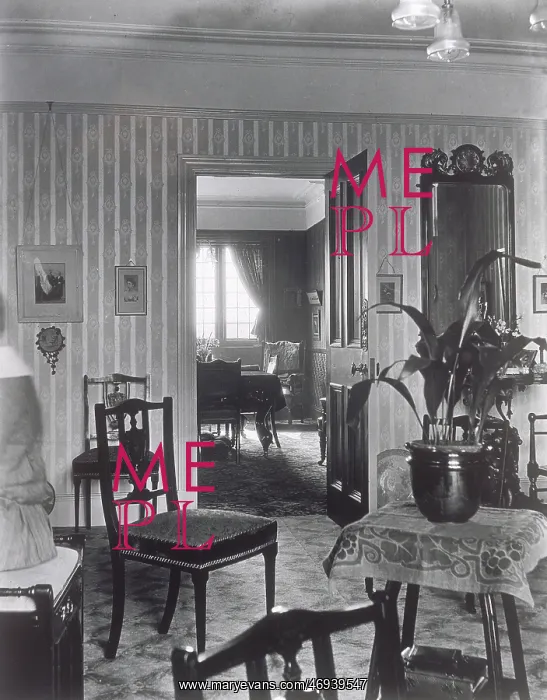 : British middle class interior : British middle class interior