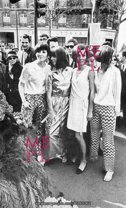 : British models bring the London look to Paris, 1966 : British models bring the London look to Paris, 1966