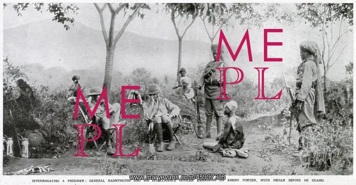 : British Officers interrogating a prisoner, East Africa 1916 : British Officers interrogating a prisoner, East Africa 1916