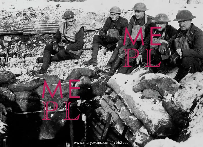 : British officers outside dugout, Western Front, WW1 : British officers outside dugout, Western Front, WW1