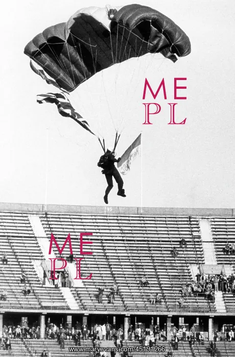 : British parachutist at match Hertha BSC vs. Werder Bremen : British parachutist at match Hertha BSC vs. Werder Bremen