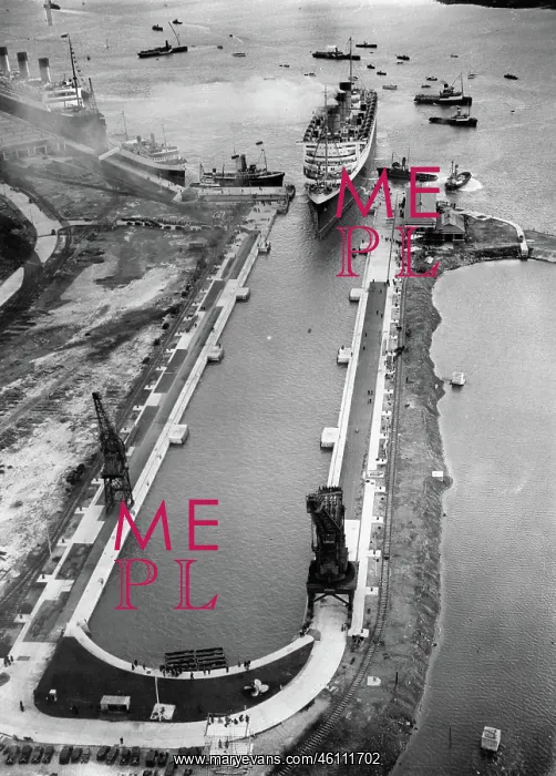  : The British passenger liner Queen