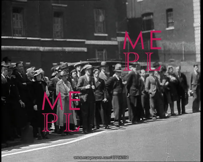 : British People Waiting Roadside To See General : British People Waiting Roadside To See General