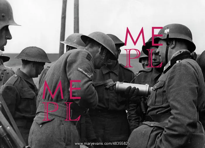 : British prisoners are interviewed, 1940 : British prisoners are interviewed, 1940