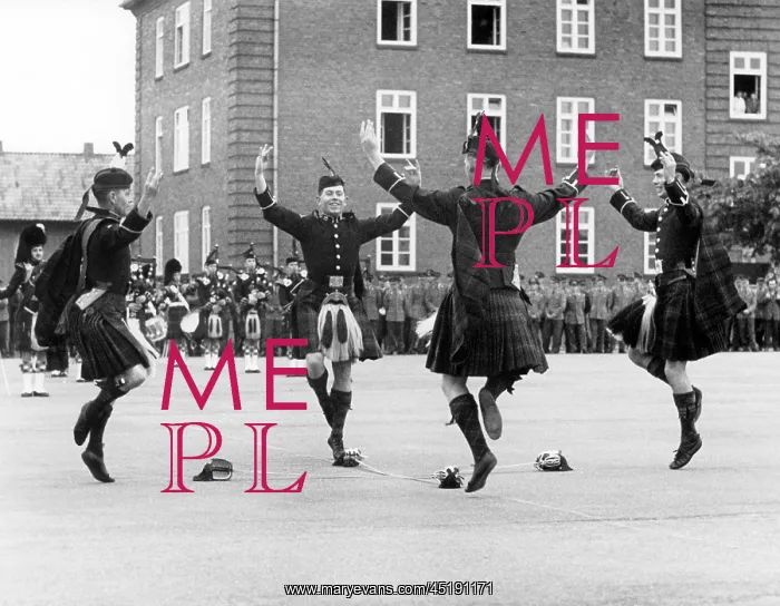 : British regiment Gordon Highlanders leaves Germany : British regiment Gordon Highlanders leaves Germany