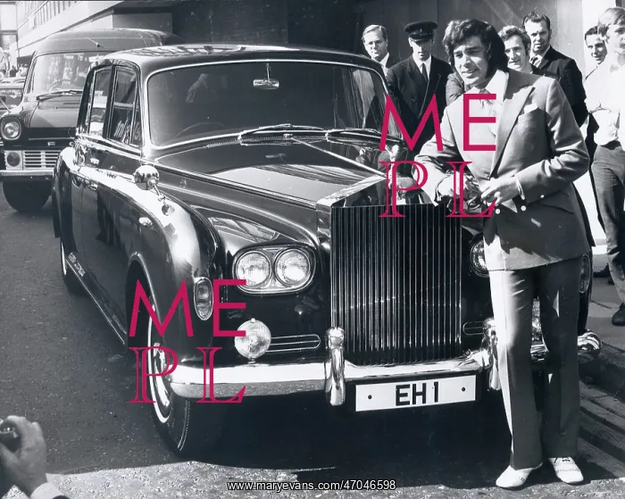 : British Singer Englebert Humperdinck : British Singer Englebert Humperdinck