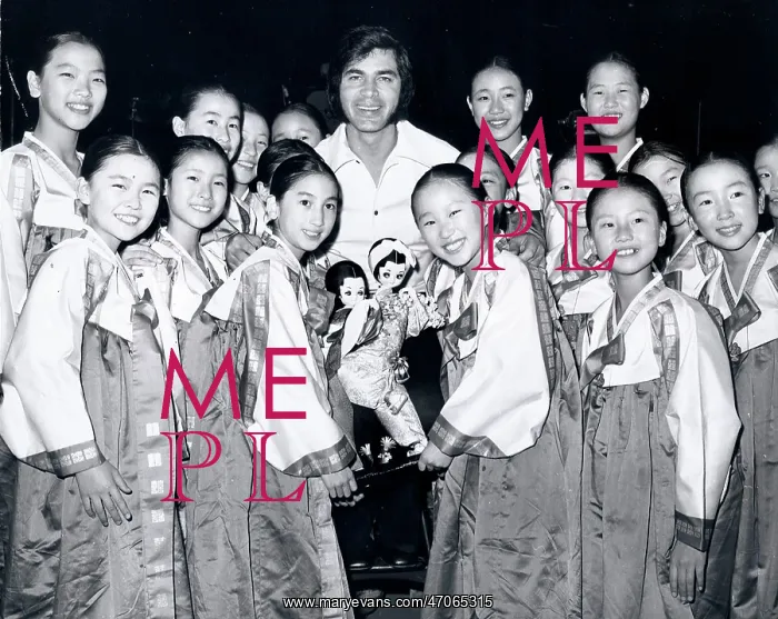 : British Singer Englebert Humperdinck : British Singer Englebert Humperdinck