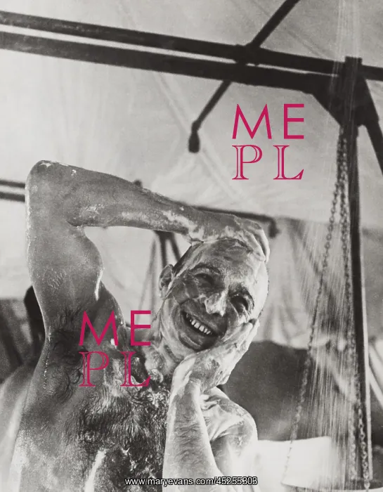 : British soldier in the Western showers in a mobile : British soldier in the Western showers in a mobile