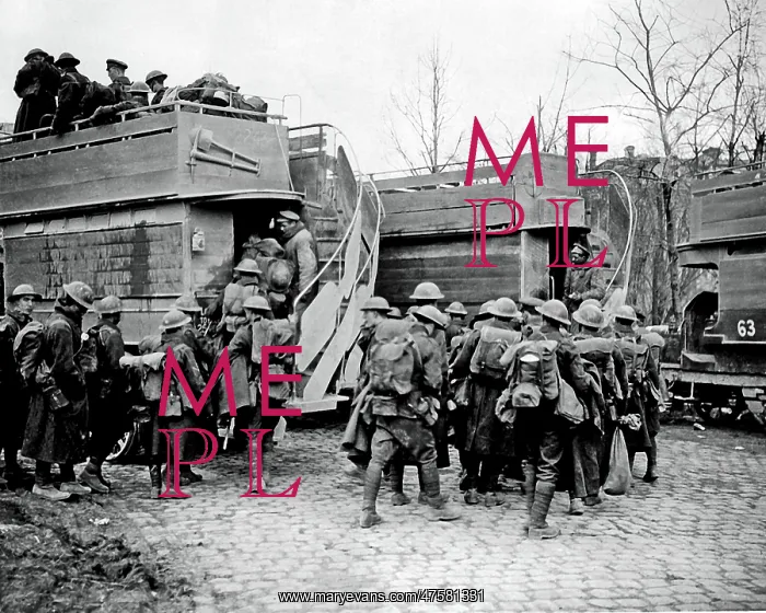 : British soldiers boarding buses, Western Front, WW1 : British soldiers boarding buses, Western Front, WW1