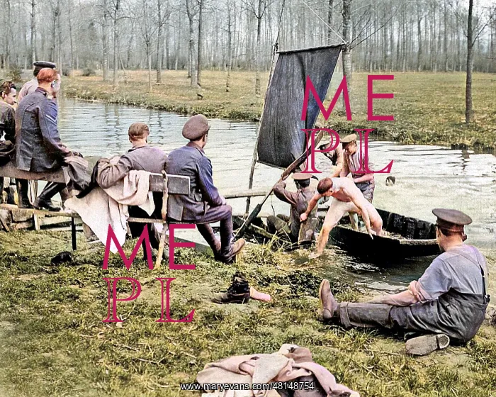 : British soldiers boating during rest break, WW1 : British soldiers boating during rest break, WW1