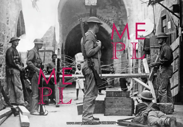 : British soldiers guard the access to the Omar : British soldiers guard the access to the Omar