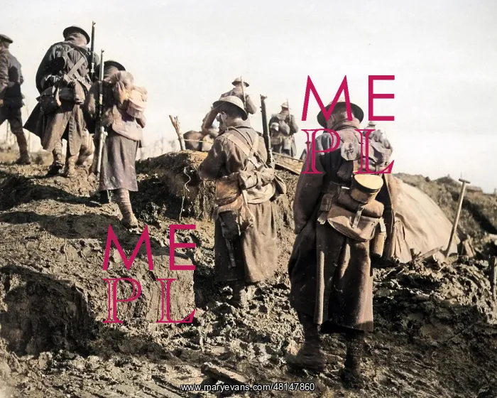 : British soldiers heading for the trenches, WW1 : British soldiers heading for the trenches, WW1