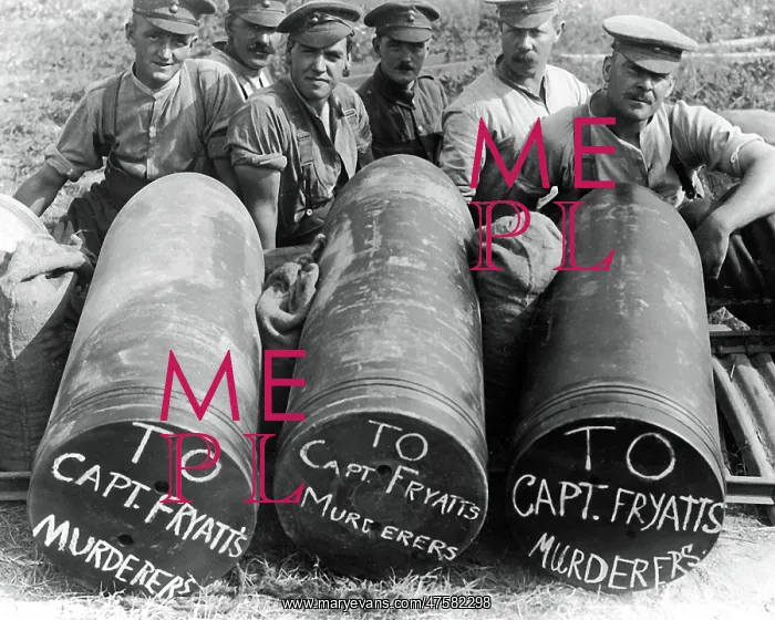  : British soldiers with three large shells, WW1