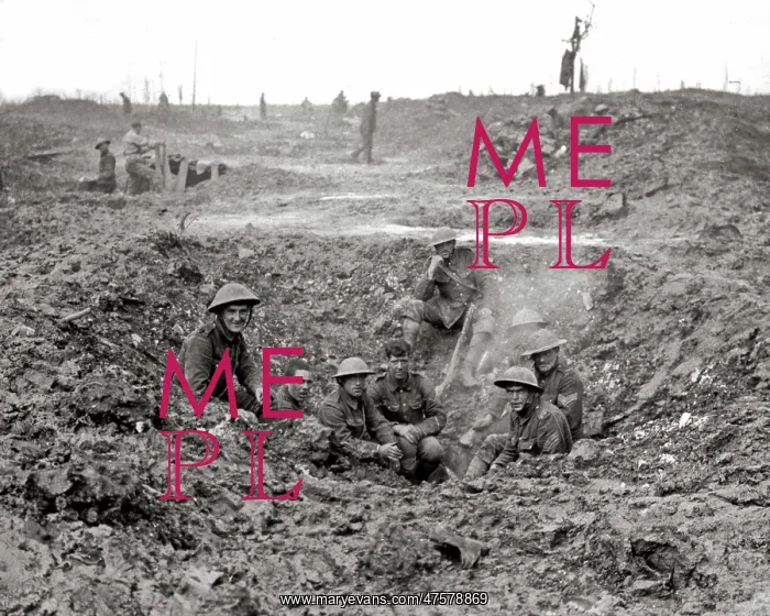 : British soldiers sheltering in shell hole, Western Front, WW : British soldiers sheltering in shell hole, Western Front, WW