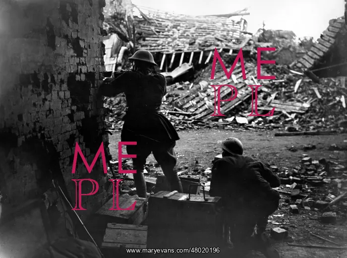 : Two British soldiers shooting from behind a wall, WW1 : Two British soldiers shooting from behind a wall, WW1