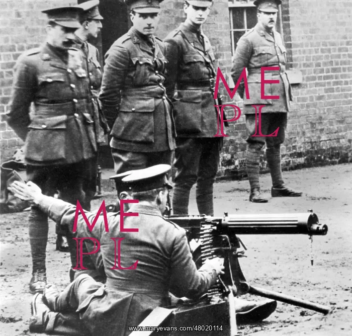 : British soldiers undergoing weapons training, WW1 : British soldiers undergoing weapons training, WW1