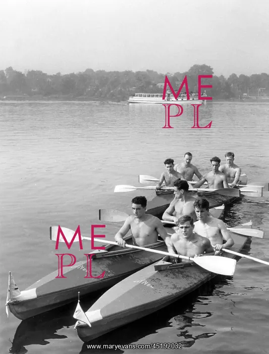 : British soldiers want to paddle home : British soldiers want to paddle home
