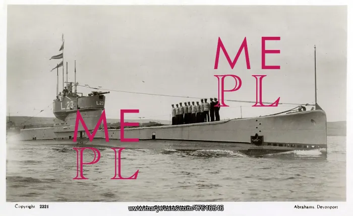  : British submarine L23 with crew on deck
