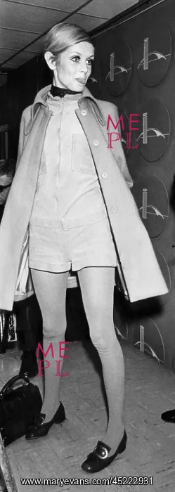 : British supermodel Twiggy, (at age 17) : British supermodel Twiggy, (at age 17)