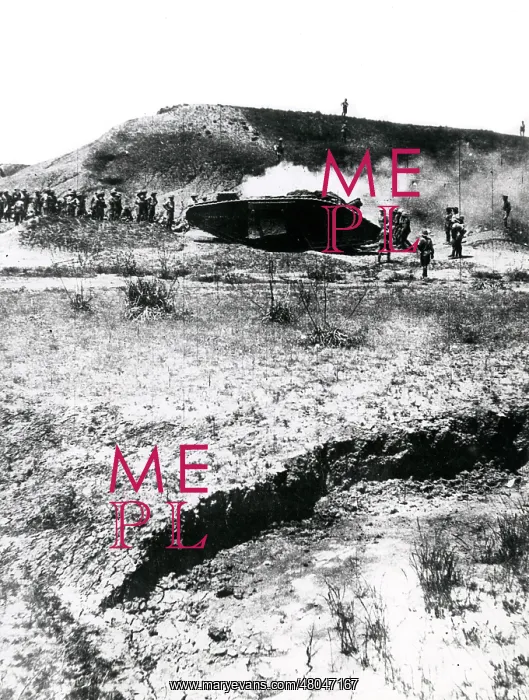 : British tank and troops on Palestine border, WW1 : British tank and troops on Palestine border, WW1