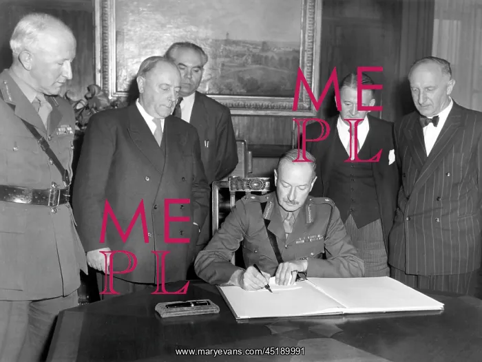 : British town majors of Berlin change : British town majors of Berlin change