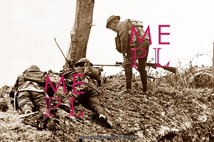 : British troops advancing at Bernafay Wood - WW1 : British troops advancing at Bernafay Wood - WW1