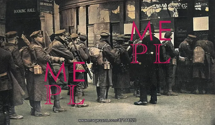 : British troops arrive from the trenches at Waterloo Station : British troops arrive from the trenches at Waterloo Station