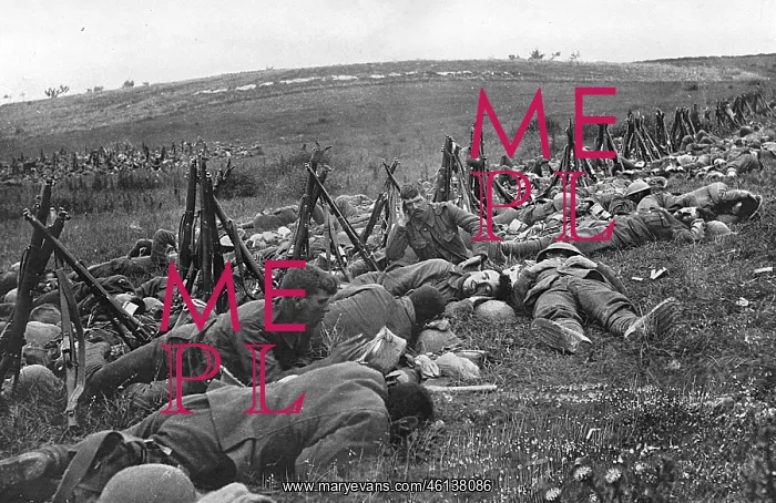 : British troops bivouacked before attack on the Somme, WW1 : British troops bivouacked before attack on the Somme, WW1