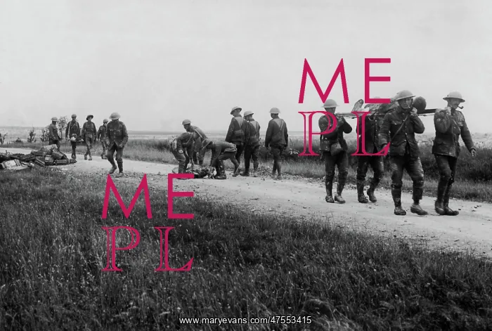 : British troops bringing in the wounded, WW1 : British troops bringing in the wounded, WW1