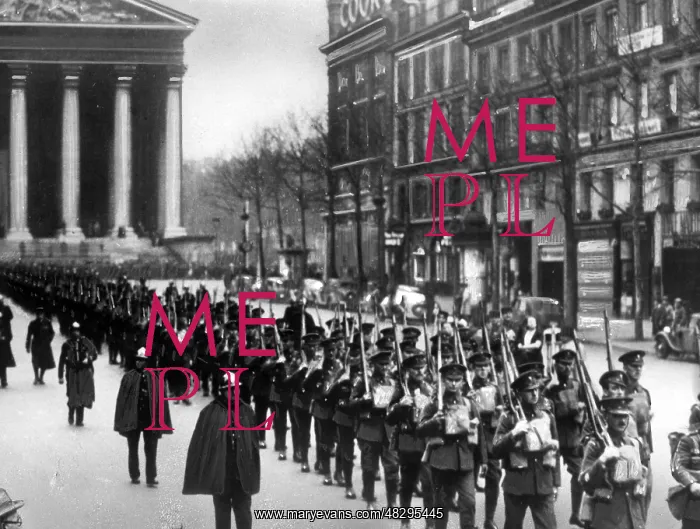 : British troops in Paris, 1940 : British troops in Paris, 1940
