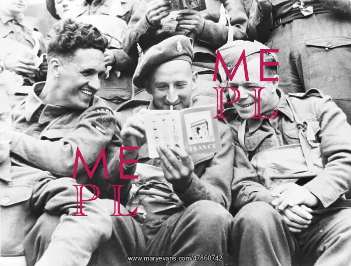: British troops reading French guide : British troops reading French guide