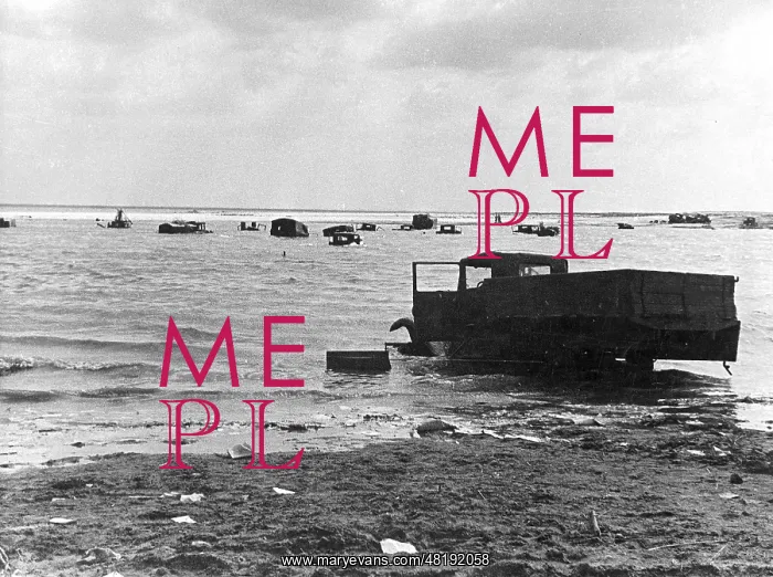 : British trucks on the beach at Dunkirk, 1940 : British trucks on the beach at Dunkirk, 1940