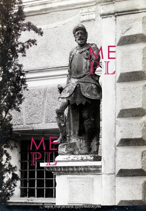 : Brixen: Portal statue at the Episcopal Residence : Brixen: Portal statue at the Episcopal Residence