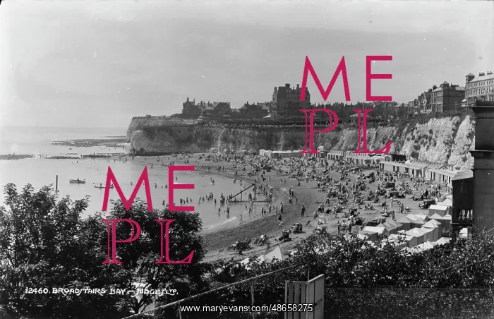 : Broadstairs Bay Beach Scene : Broadstairs Bay Beach Scene