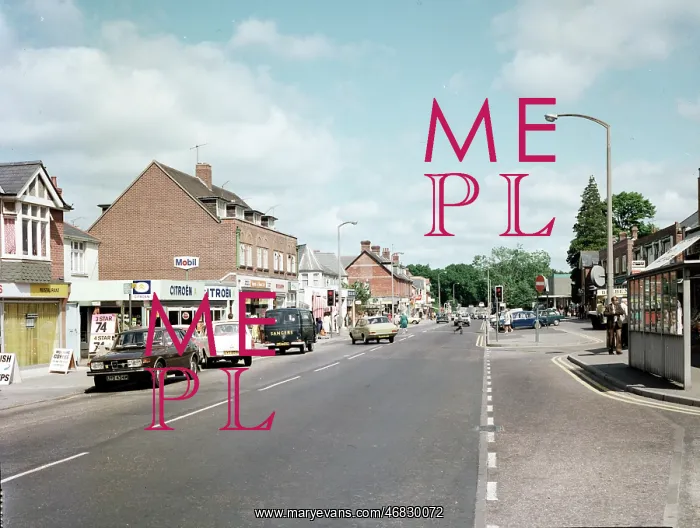 : The Broadway, Broadstone, Poole : The Broadway, Broadstone, Poole