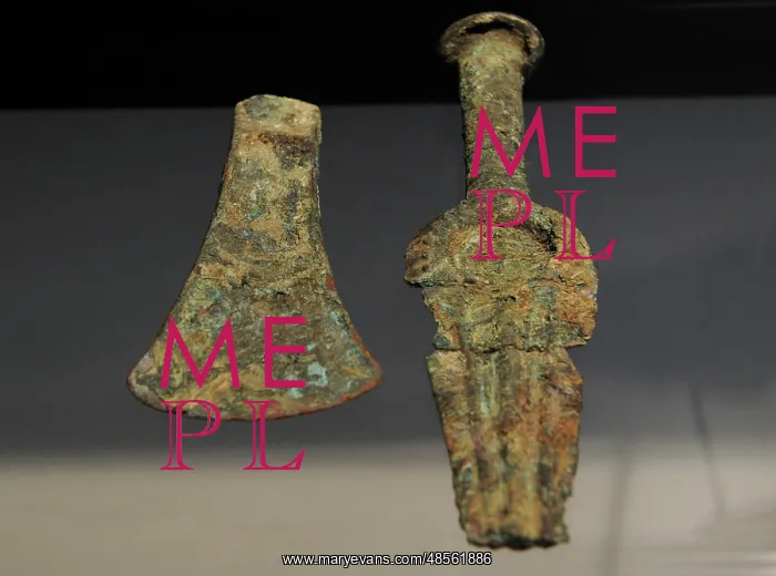 : Bronze dagger and axe blade of bronze. Vigerslev. 2000-1700 : Bronze dagger and axe blade of bronze. Vigerslev. 2000-1700