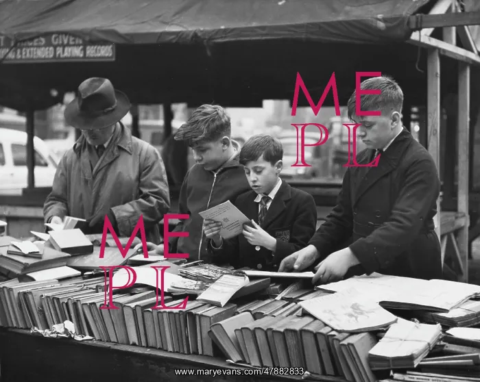 : Browsing through book stalls - Shude Hill, Manchester : Browsing through book stalls - Shude Hill, Manchester