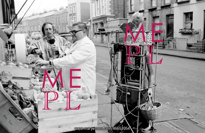 : Bruce Lacey, performance artist : Bruce Lacey, performance artist