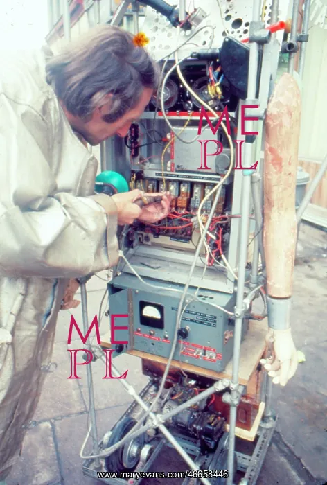 : Bruce Lacey, performance artist : Bruce Lacey, performance artist