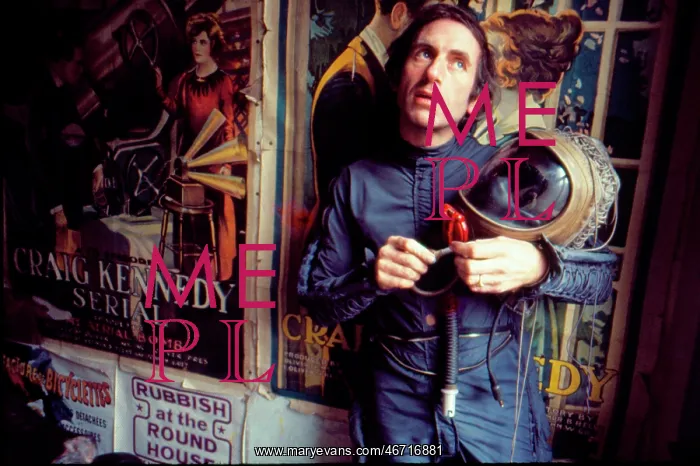 : Bruce Lacey, performance artist : Bruce Lacey, performance artist