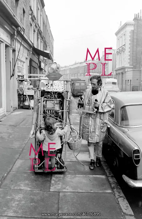 : Bruce Lacey, performance artist : Bruce Lacey, performance artist