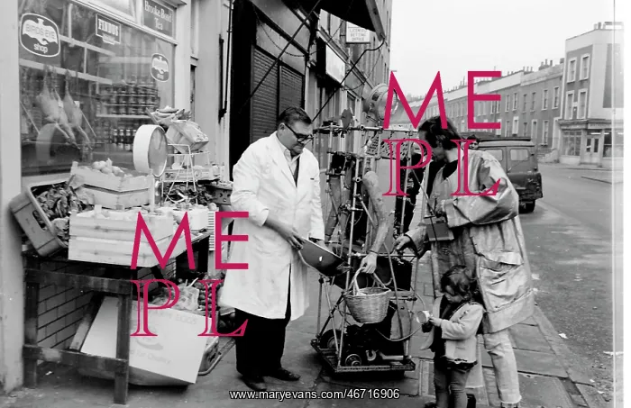 : Bruce Lacey, performance artist : Bruce Lacey, performance artist