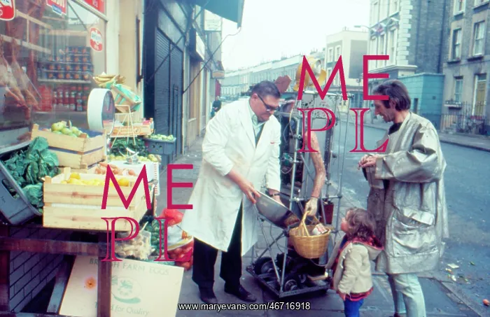 : Bruce Lacey, performance artist : Bruce Lacey, performance artist