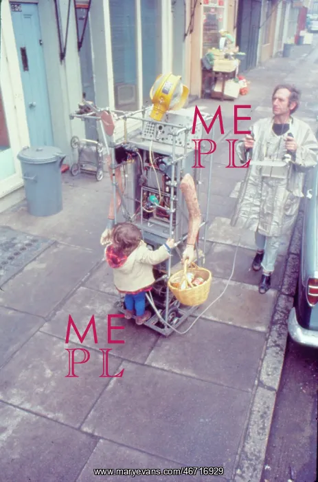 : Bruce Lacey, performance artist : Bruce Lacey, performance artist