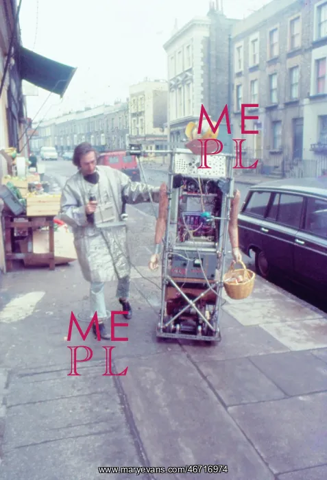 : Bruce Lacey, performance artist : Bruce Lacey, performance artist