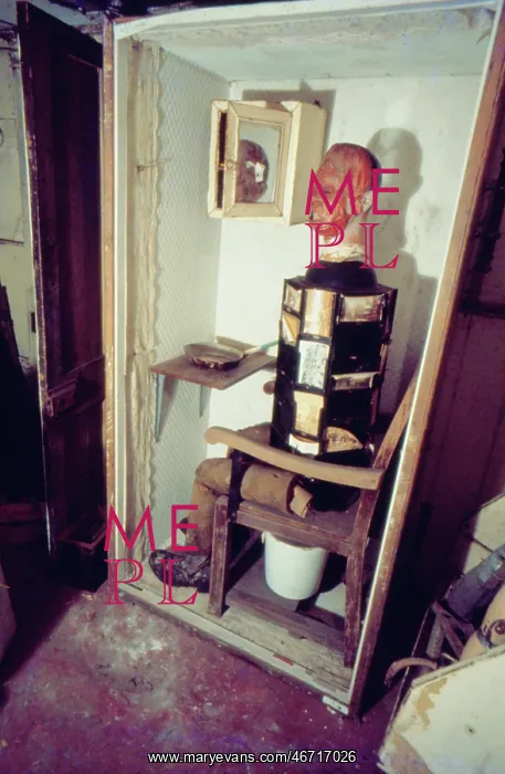 : Bruce Lacey, performance artist : Bruce Lacey, performance artist