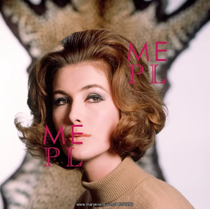 : Brunette model with animal skin : Brunette model with animal skin
