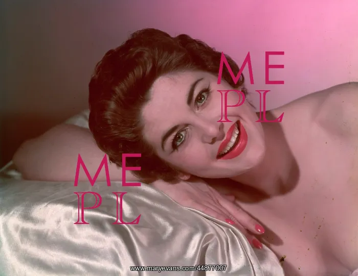 : BRUNETTE & SATIN SHEETS : BRUNETTE & SATIN SHEETS